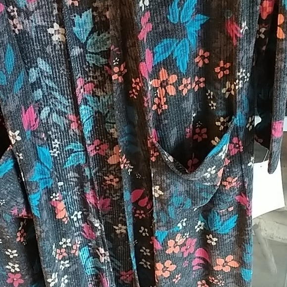 LuLaRoe Sarah Ribbed Flower Open Cardigan Duster M - Picture 3 of 8